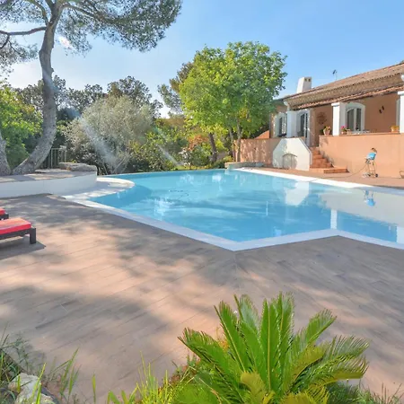 Ξενοδοχείο Cozy In 4*