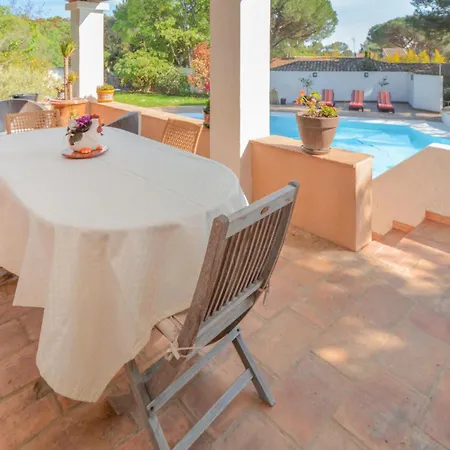 Ξενοδοχείο Cozy In 4*